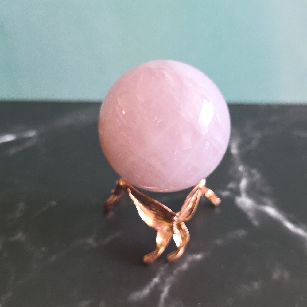 Rose Quartz sphere - Picture 2 of 2